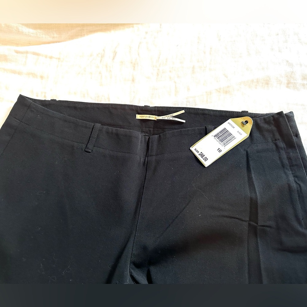 NWT classic black Max Studio cigarette ankle pants with front zipper, Size 10.